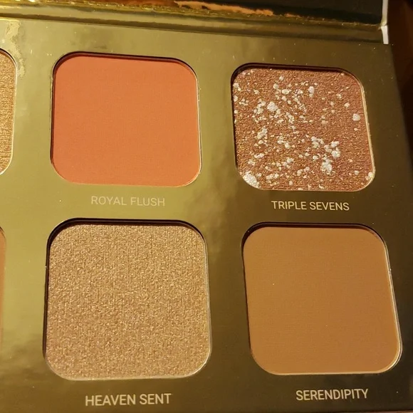 True + Luscious Lucky Glow Bronze and Highlight Palette - Picture 5 of 5